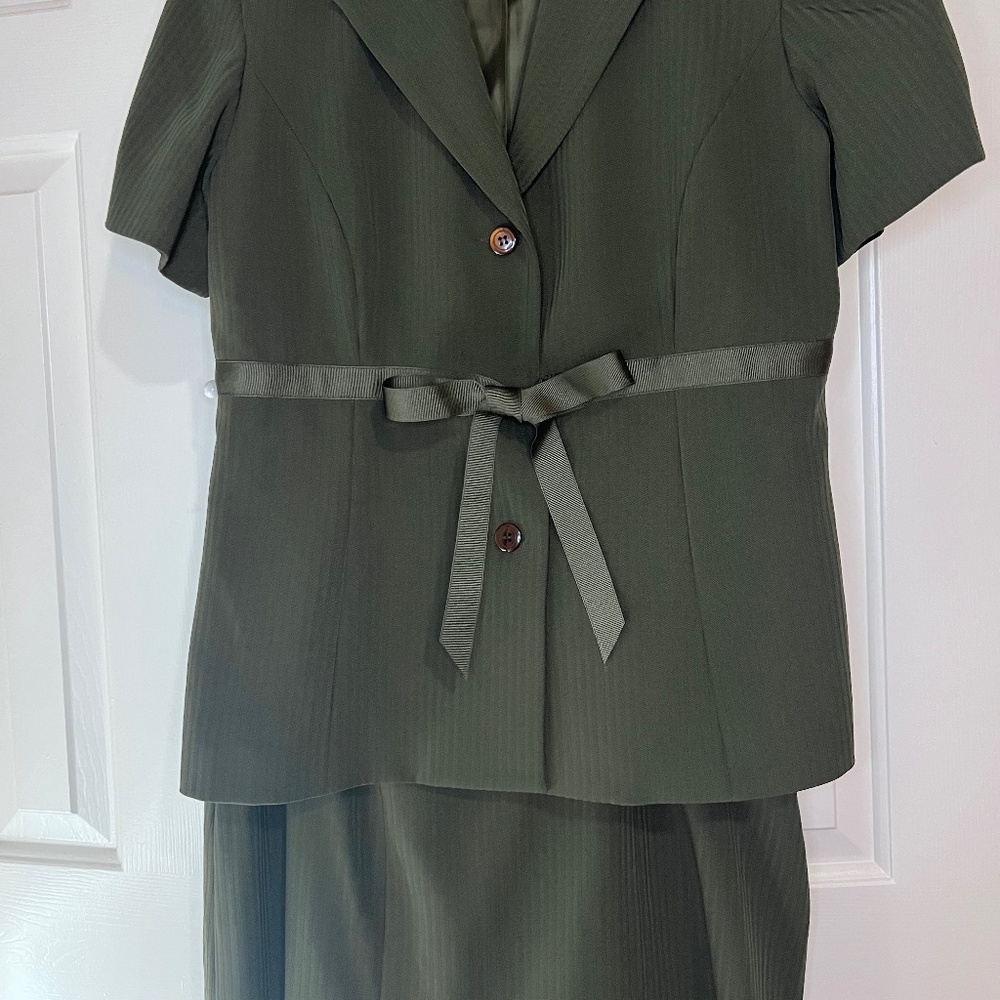 Blacker by Stanley Blacker Dark Green Ladies two piece skirt suit